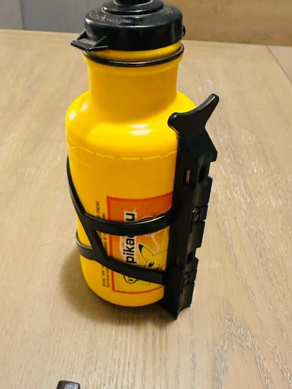 Pokémon Pikachu 22oz Water Bottle with Cage,Mount and screws 1999 Vintage